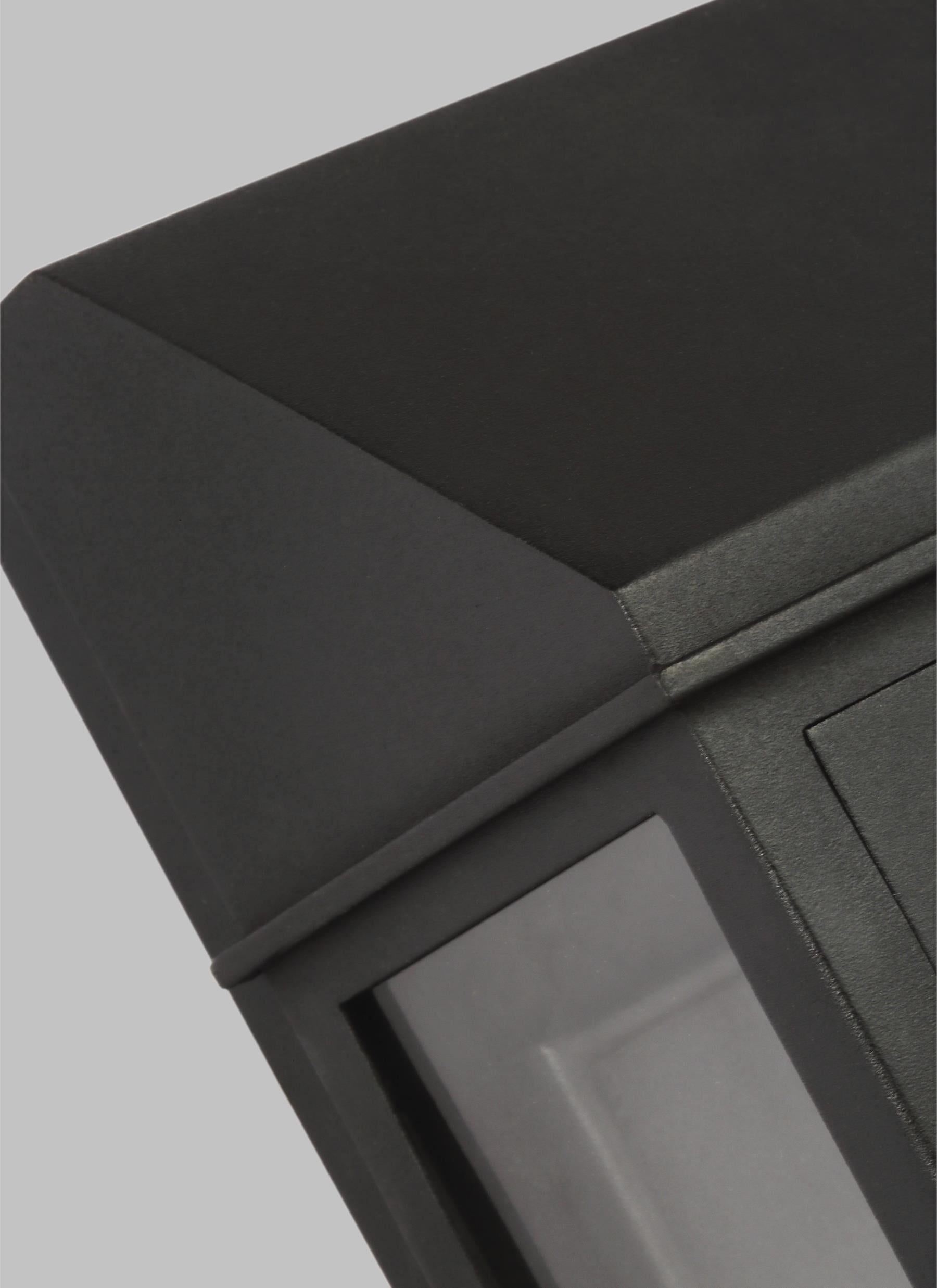 Hingham Outdoor Wall Lantern